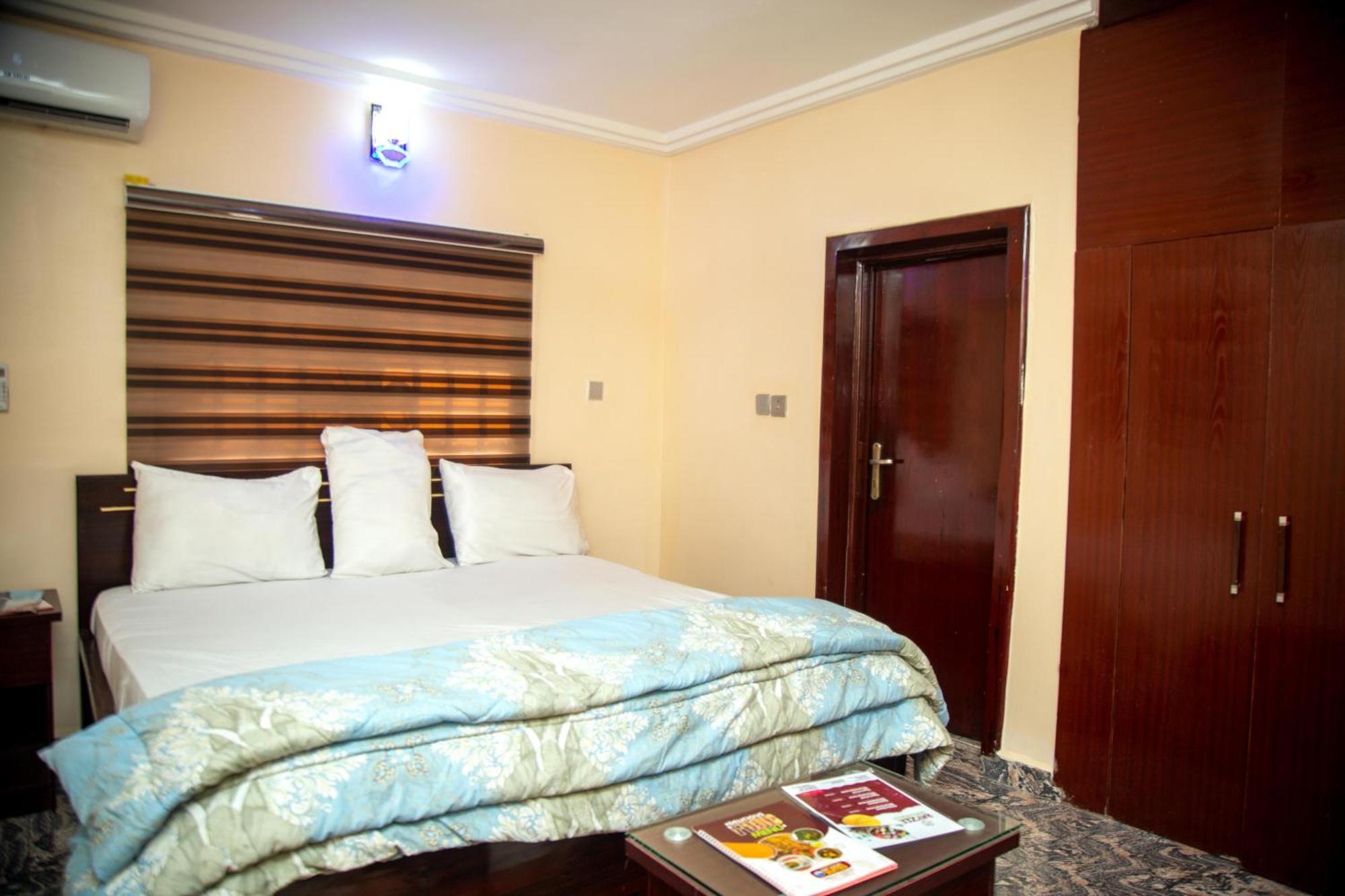 Kay Luxury Suites Uyo Dış mekan fotoğraf