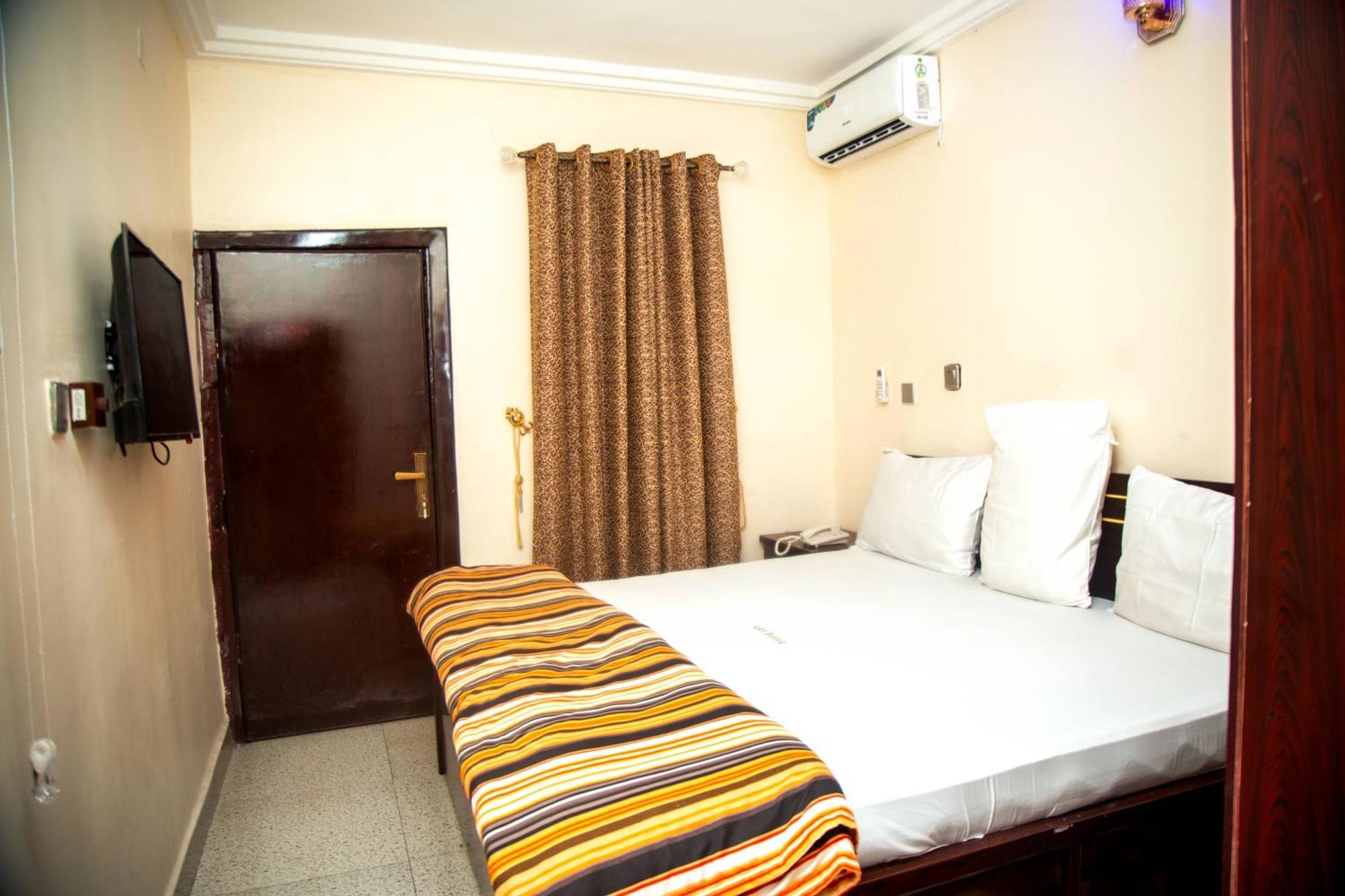 Kay Luxury Suites Uyo Dış mekan fotoğraf