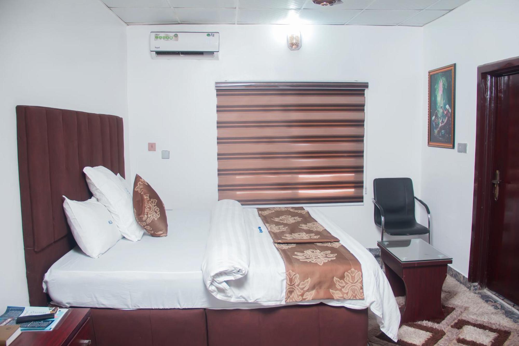 Kay Luxury Suites Uyo Dış mekan fotoğraf